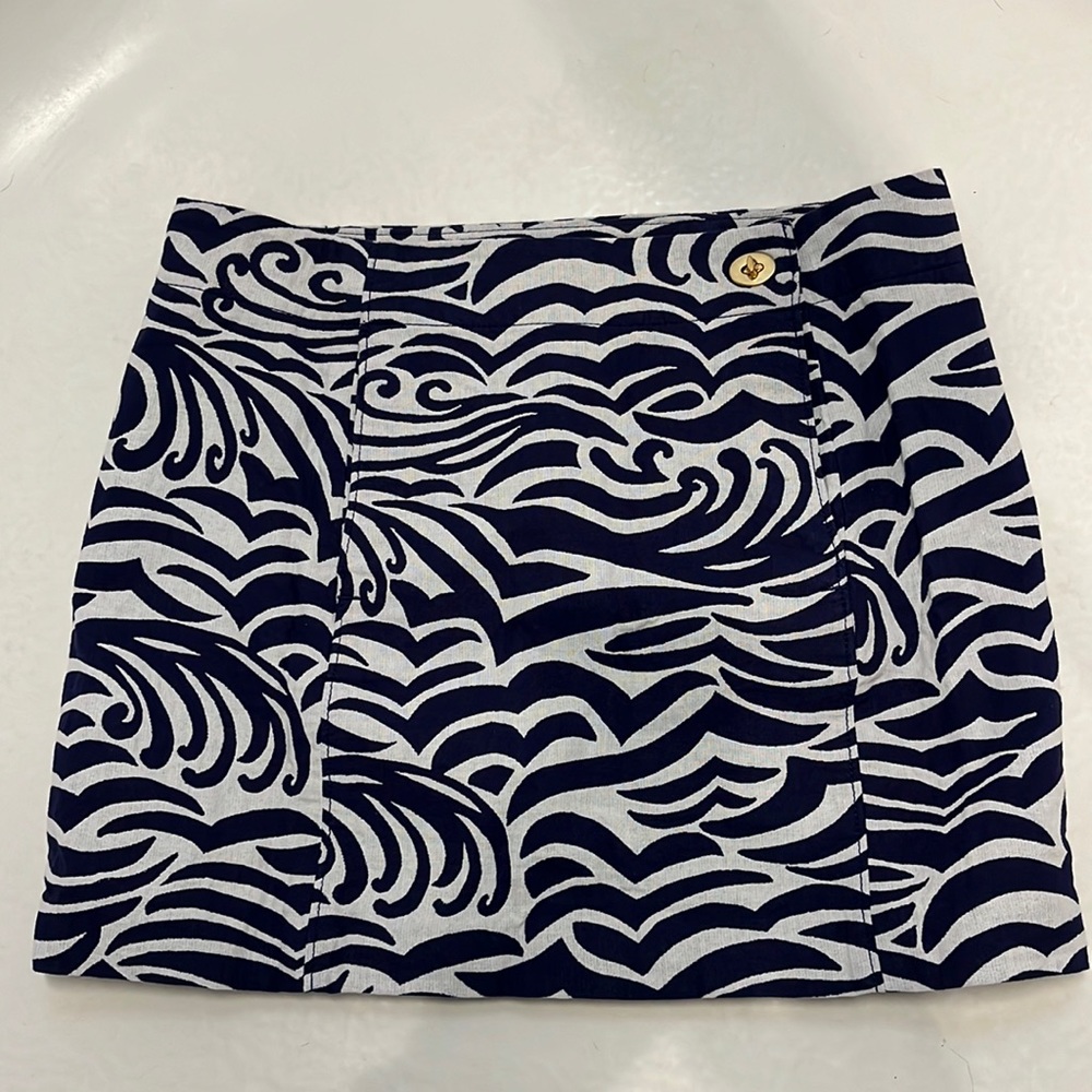Vintage Blue wave Lily Pulitzer skirt with brass turn lock closure